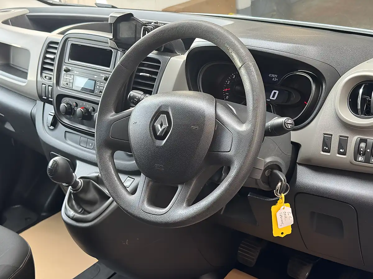Used 2018 Renault Trafic Business + No Vat White - Interior and Exterior details 12