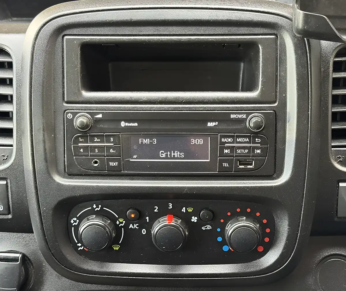 Used 2018 Renault Trafic Business + No Vat White - Interior and Exterior details 13