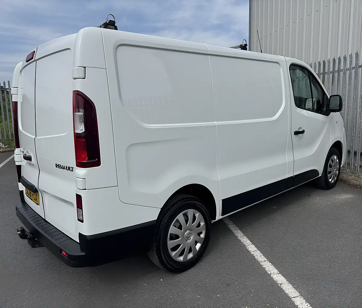 Used 2018 Renault Trafic Business + No Vat White - Interior and Exterior details 5