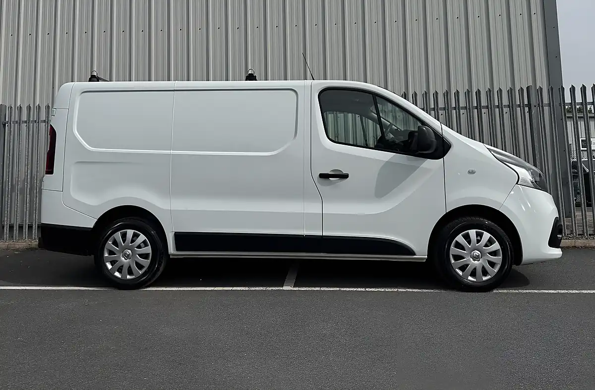 Used 2018 Renault Trafic Business + No Vat White - Interior and Exterior details 7