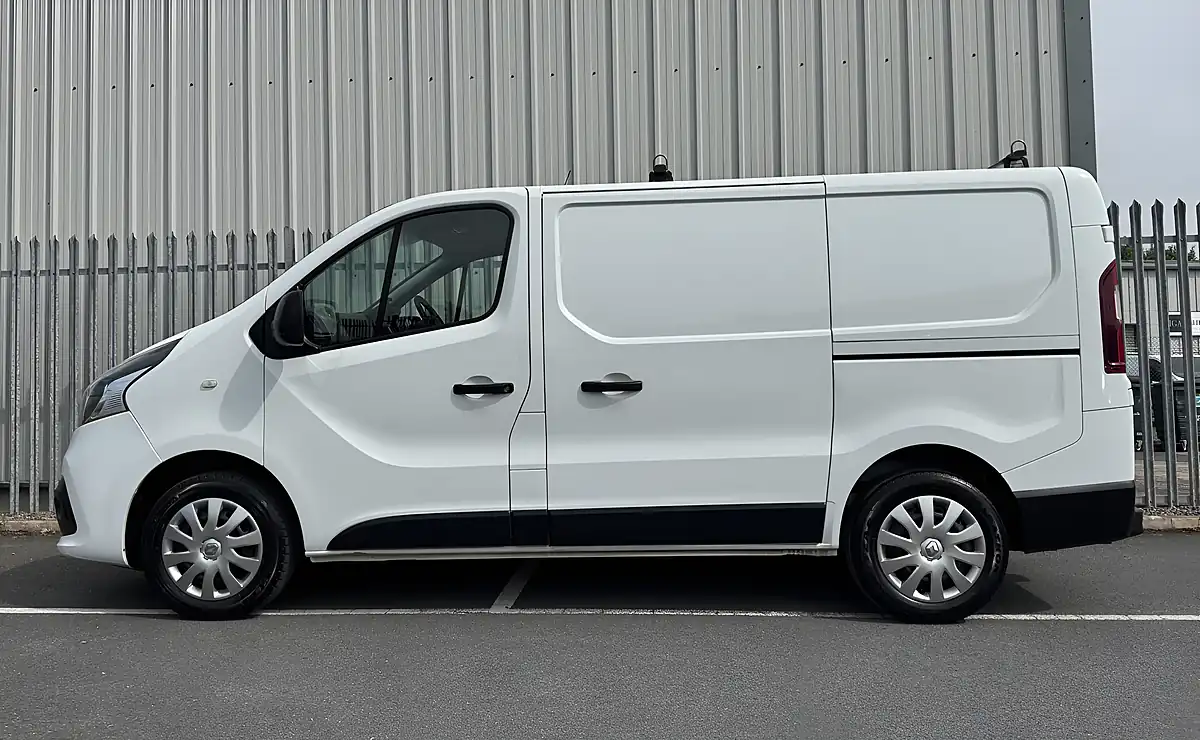 Used 2018 Renault Trafic Business + No Vat White - Interior and Exterior details 8