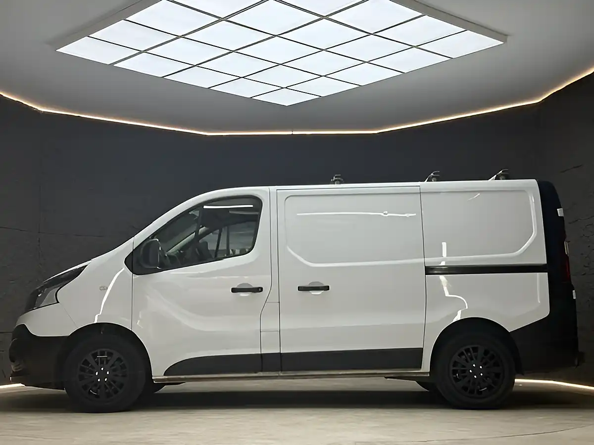 Used 2018 Renault Trafic Business White - Interior and Exterior details 2