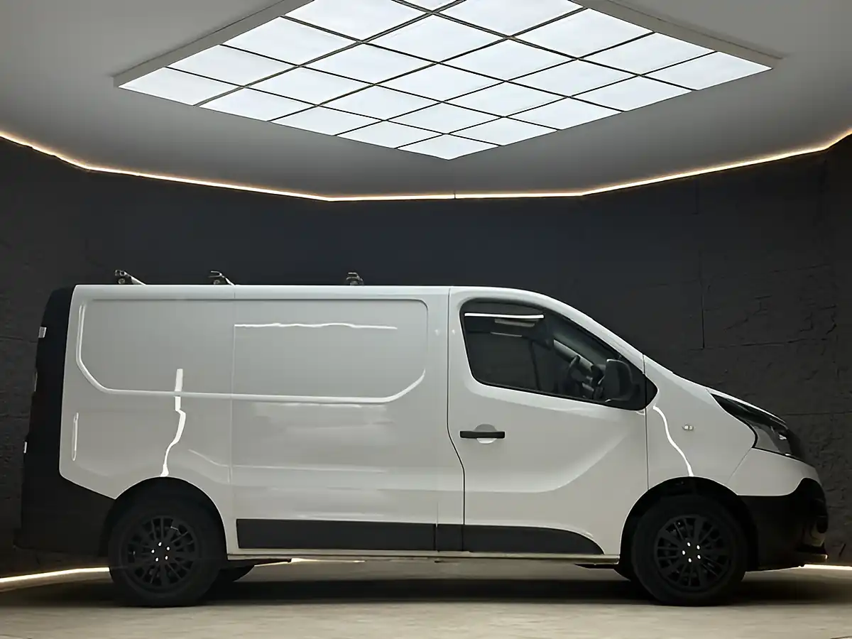 Used 2018 Renault Trafic Business White - Interior and Exterior details 5