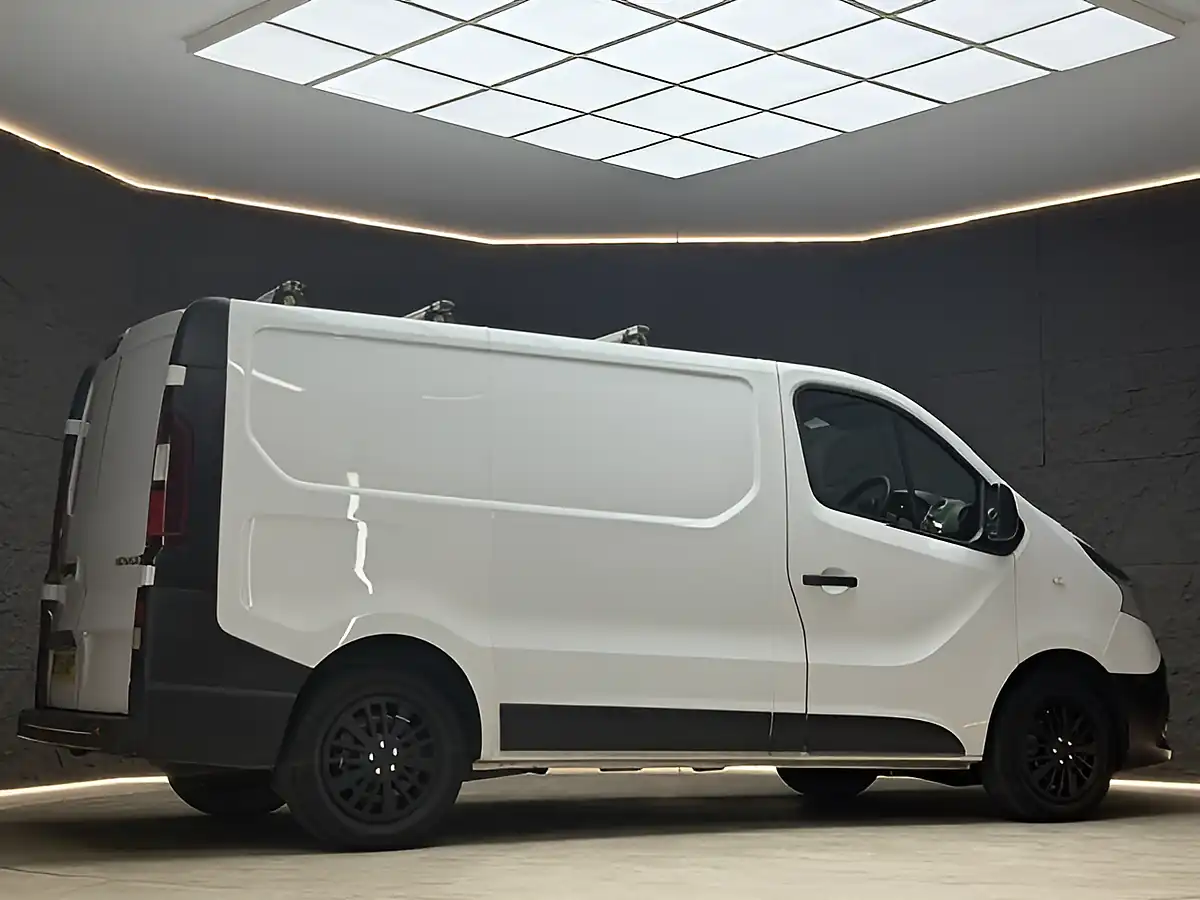 Used 2018 Renault Trafic Business White - Interior and Exterior details 6