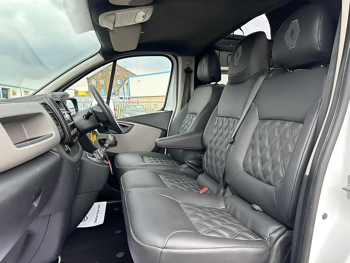 Used 2018 Renault Trafic Campervan White - Interior and Exterior details 15
