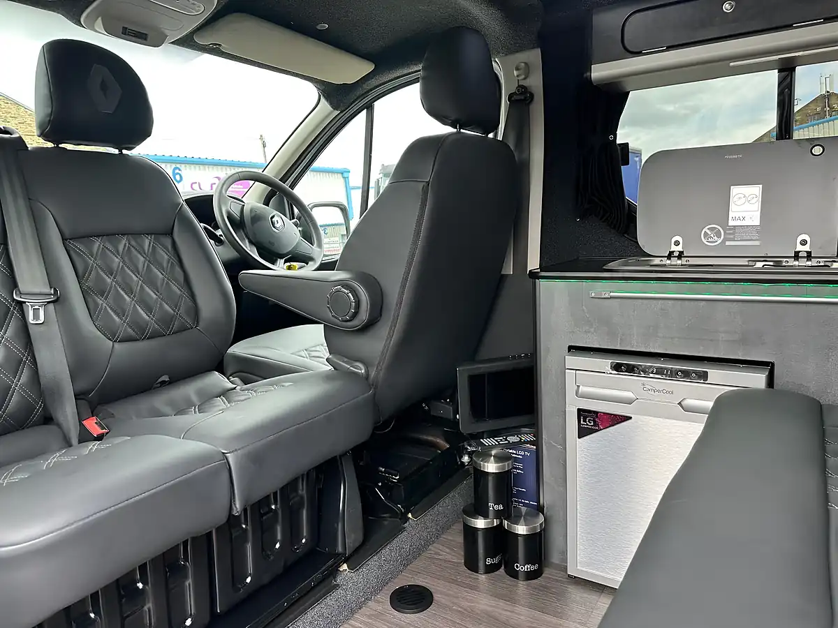 Used 2018 Renault Trafic Campervan White - Interior and Exterior details 19