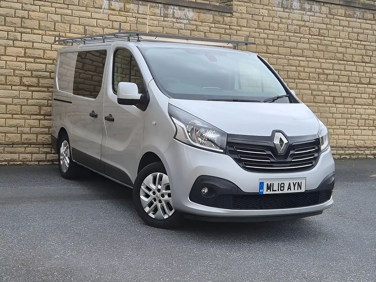 Used 2018 Renault Trafic Energy 27 Sport Nav Crew Van Swb Silver - Front View