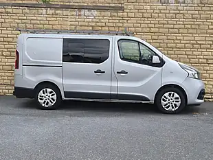 Used 2018 Renault Trafic Energy 27 Sport Nav Crew Van Swb Silver - Interior and Exterior details 13