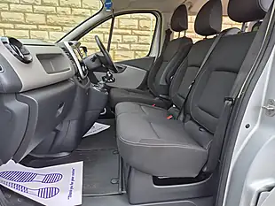 Used 2018 Renault Trafic Energy 27 Sport Nav Crew Van Swb Silver - Interior and Exterior details 6
