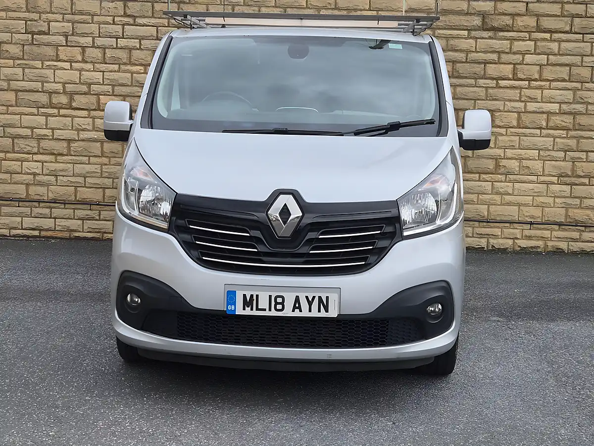 Used 2018 Renault Trafic Energy 27 Sport Nav Crew Van Swb Silver - Interior and Exterior details 7