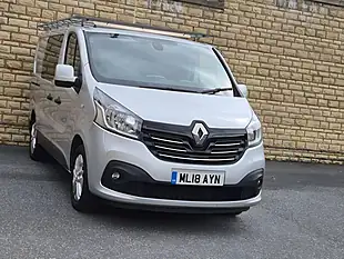 Used 2018 Renault Trafic Energy 27 Sport Nav Crew Van Swb Silver - Interior and Exterior details 8