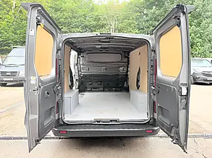 Used 2018 Renault Trafic Energy 27 Sport Nav Grey - Interior and Exterior details 10