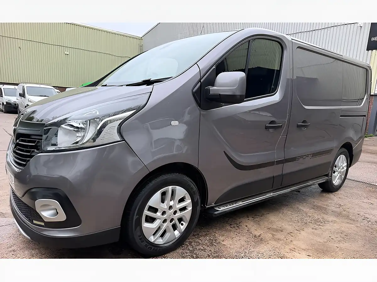 Used 2018 Renault Trafic Energy 27 Sport Nav Grey - Interior and Exterior details 13