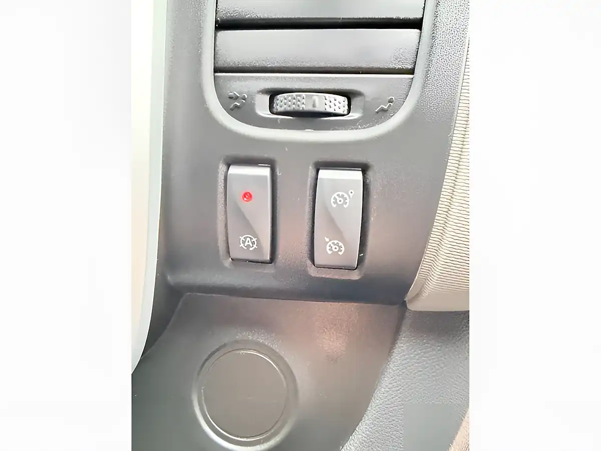 Used 2018 Renault Trafic Energy 27 Sport Nav Grey - Interior and Exterior details 16
