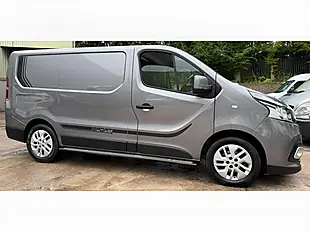 Used 2018 Renault Trafic Energy 27 Sport Nav Grey - Interior and Exterior details 4