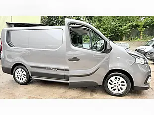 Used 2018 Renault Trafic Energy 27 Sport Nav Grey - Interior and Exterior details 5