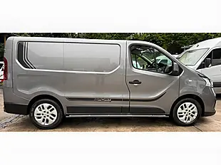 Used 2018 Renault Trafic Energy 27 Sport Nav Grey - Interior and Exterior details 6