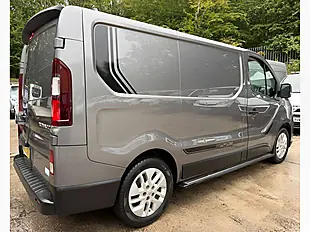 Used 2018 Renault Trafic Energy 27 Sport Nav Grey - Interior and Exterior details 9