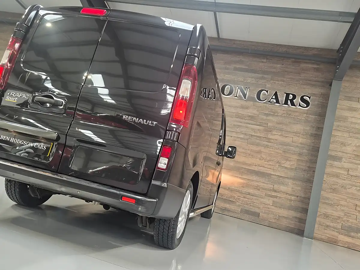 Used 2018 Renault Trafic Sport Nav Black - Interior and Exterior details 11