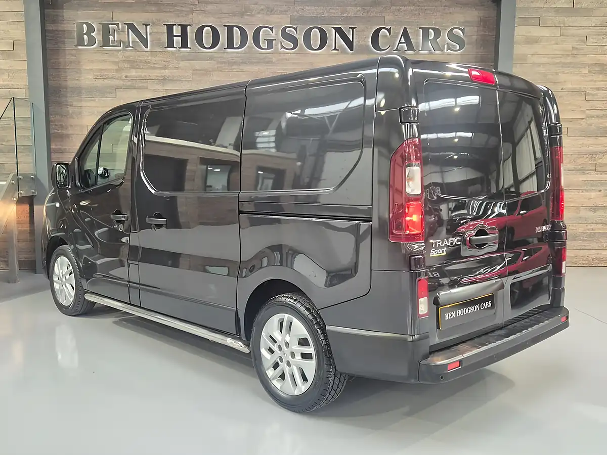 Used 2018 Renault Trafic Sport Nav Black - Interior and Exterior details 12
