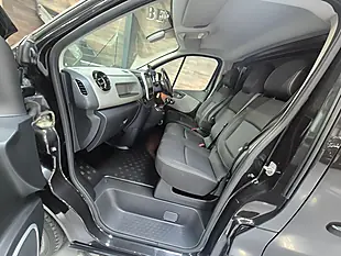 Used 2018 Renault Trafic Sport Nav Black - Interior and Exterior details 13