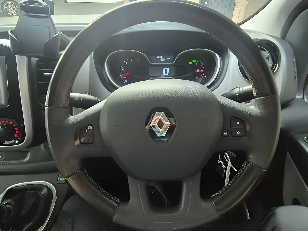 Used 2018 Renault Trafic Sport Nav Black - Interior and Exterior details 16