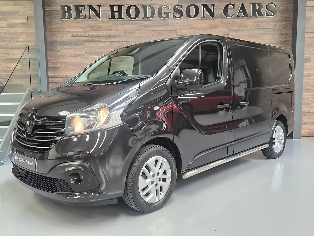 Used 2018 Renault Trafic Sport Nav Black - Interior and Exterior details 3