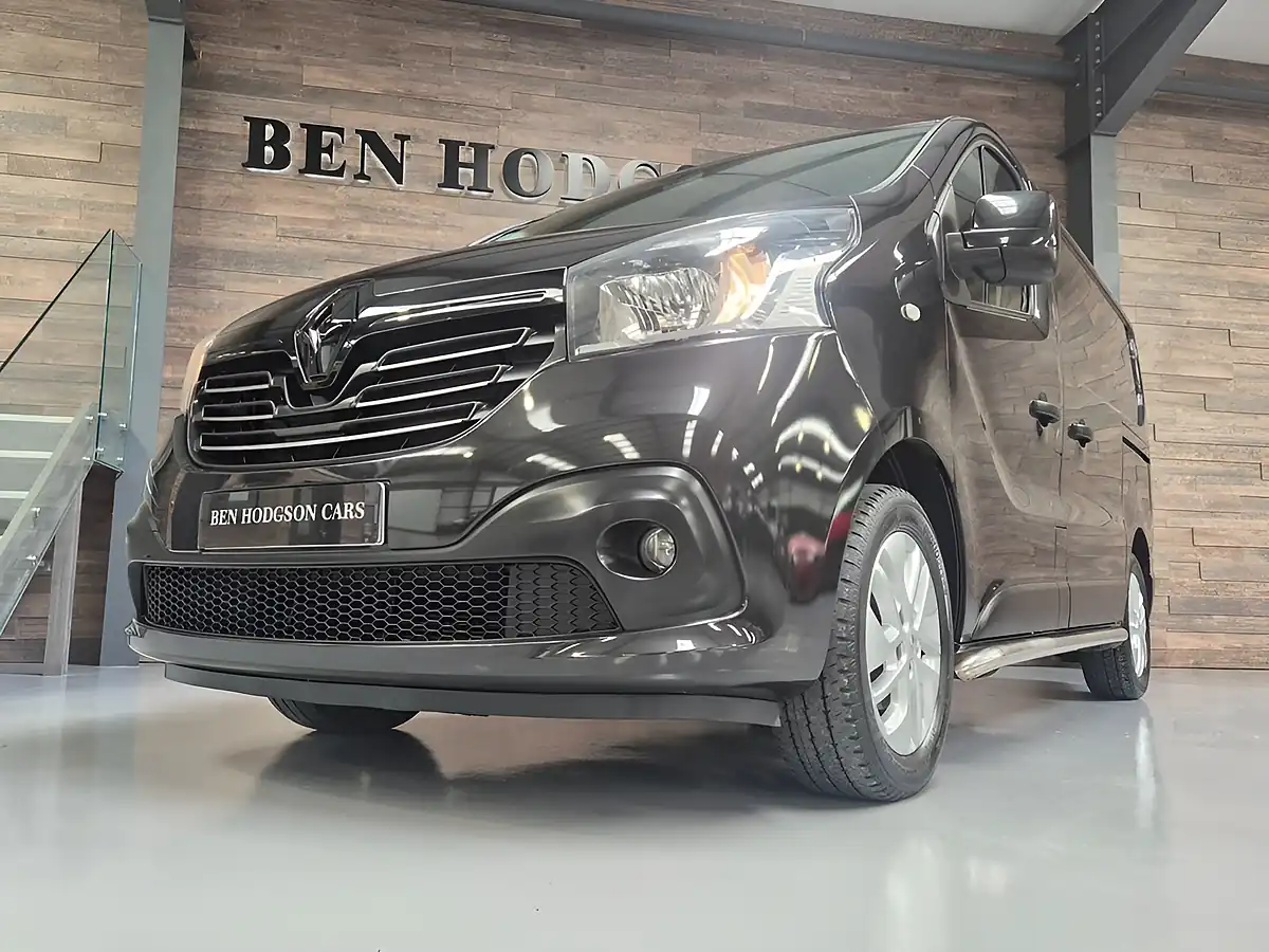 Used 2018 Renault Trafic Sport Nav Black - Interior and Exterior details 4