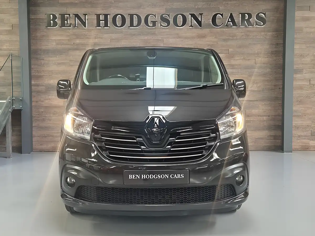 Used 2018 Renault Trafic Sport Nav Black - Interior and Exterior details 6