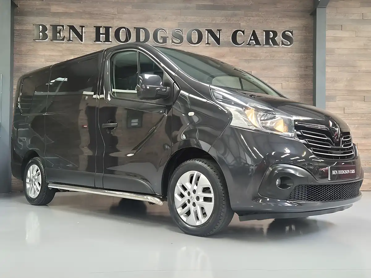 Used 2018 Renault Trafic Sport Nav Black - Interior and Exterior details 7