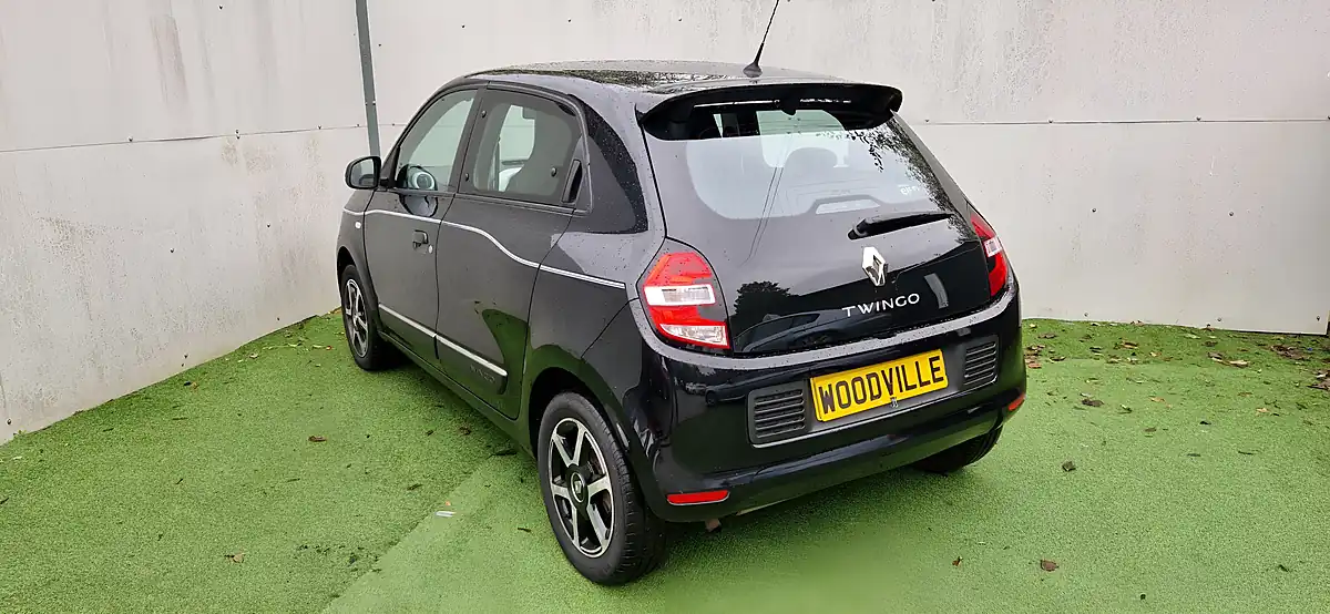 Used 2018 Renault Twingo Dynamique Energy Black - Interior and Exterior details 10