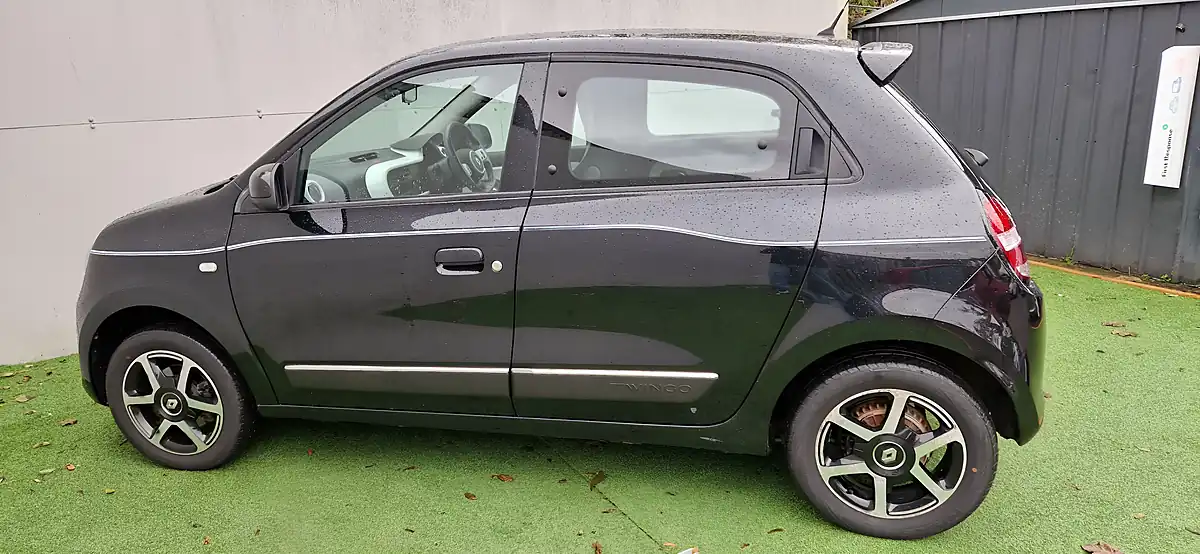 Used 2018 Renault Twingo Dynamique Energy Black - Interior and Exterior details 4