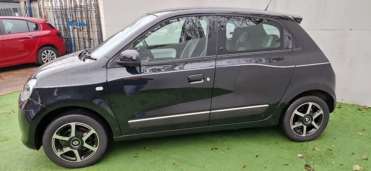 Used 2018 Renault Twingo Dynamique Energy Black - Interior and Exterior details 6