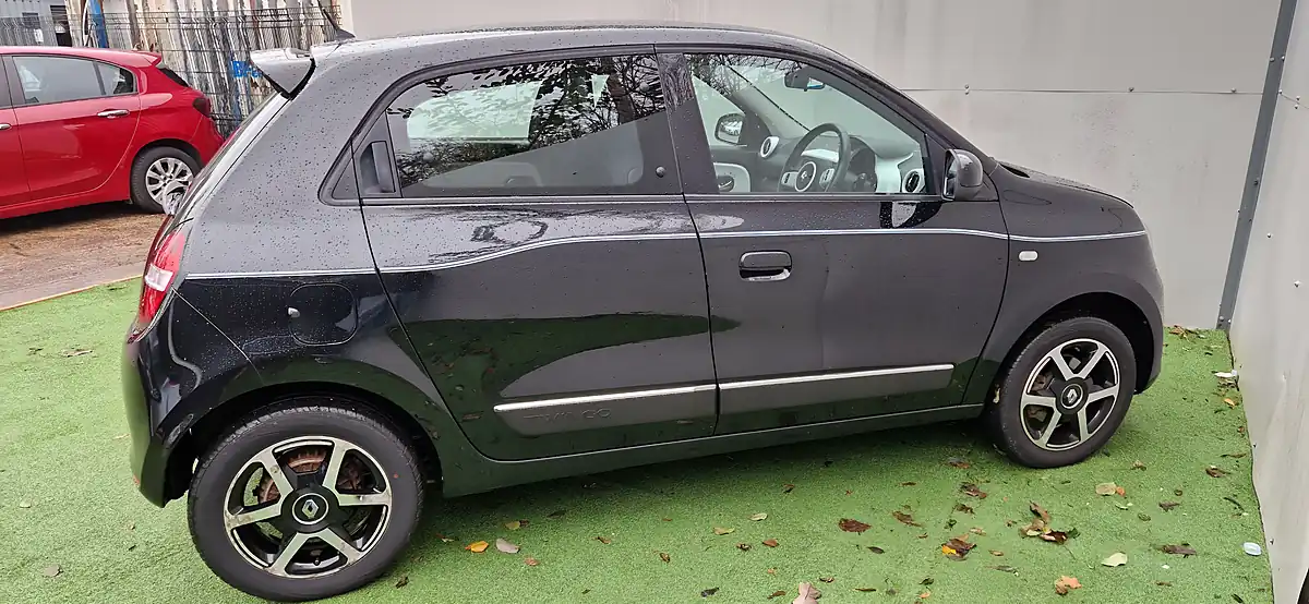 Used 2018 Renault Twingo Dynamique Energy Black - Interior and Exterior details 7