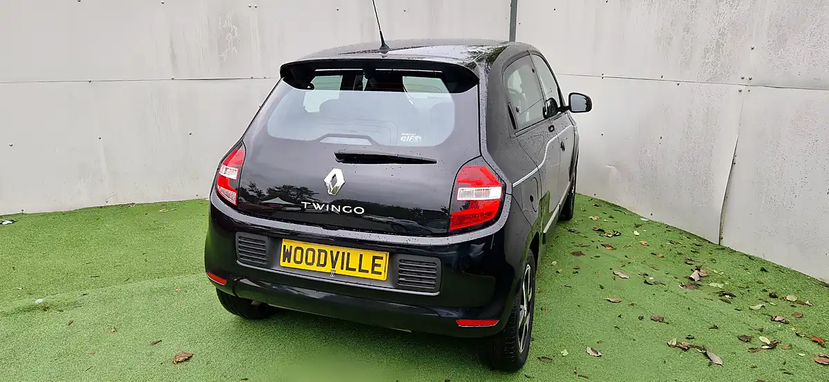 Used 2018 Renault Twingo Dynamique Energy Black - Interior and Exterior details 8