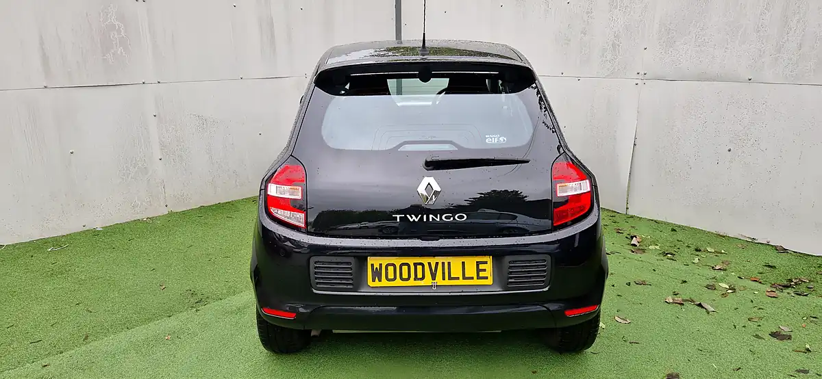 Used 2018 Renault Twingo Dynamique Energy Black - Interior and Exterior details 9