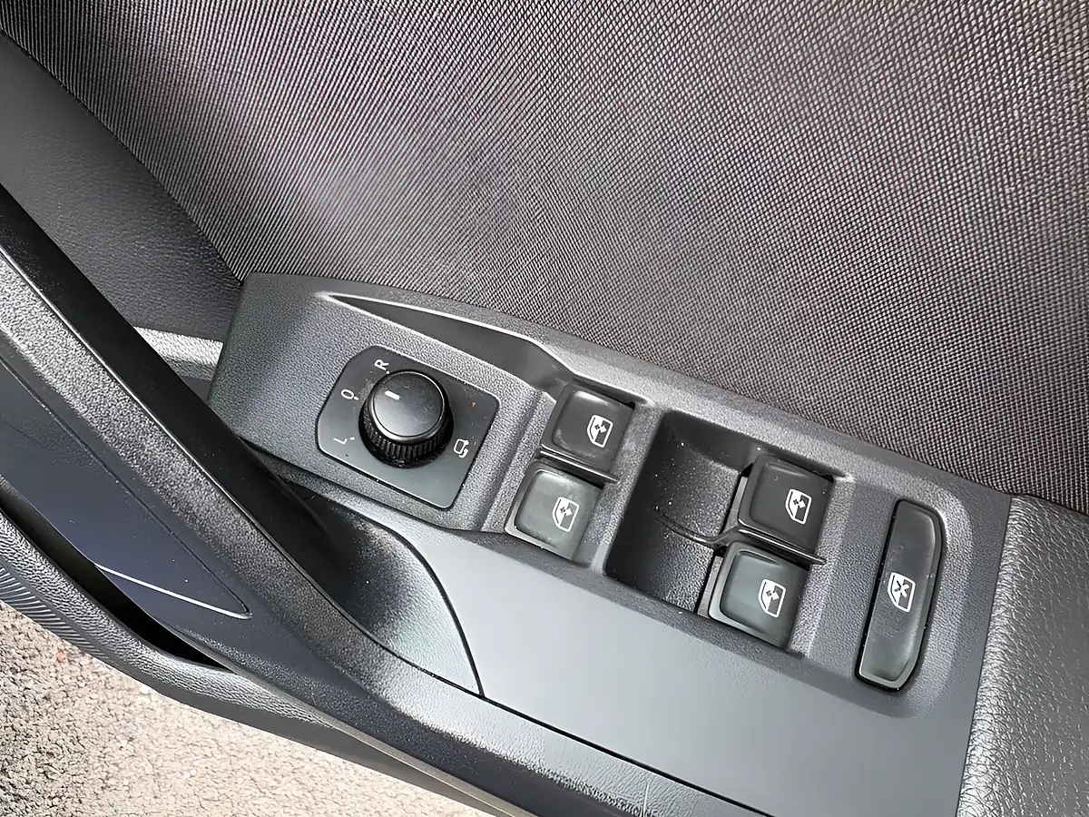 Used 2018 SEAT Arona Fr Blue - Interior and Exterior details 18