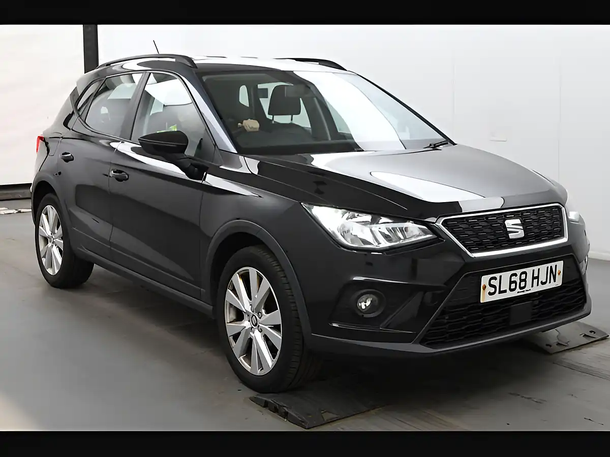 Used 2018 SEAT Arona Se Technology Black - Front View