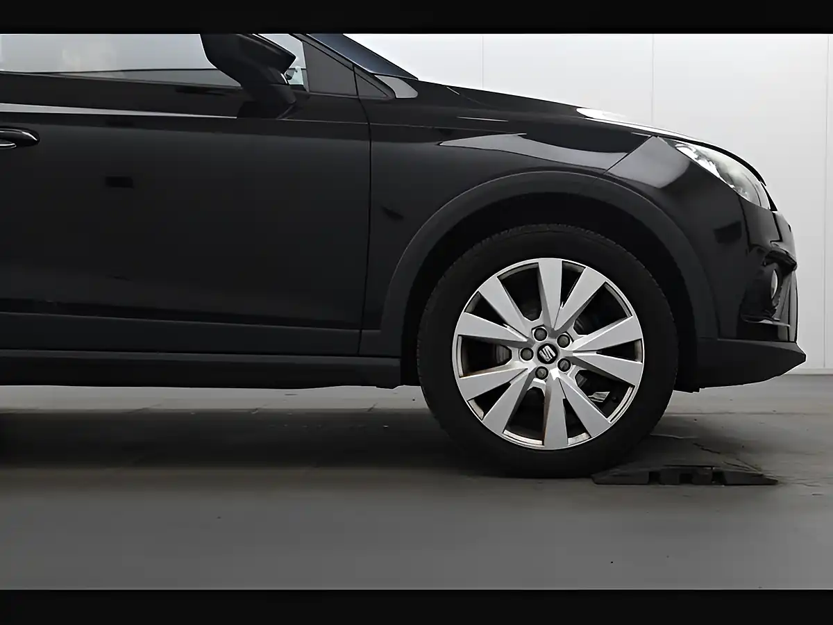 Used 2018 SEAT Arona Se Technology Black - Interior and Exterior details 17