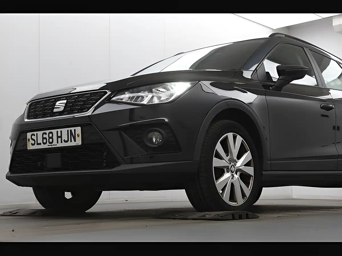 Used 2018 SEAT Arona Se Technology Black - Interior and Exterior details 6