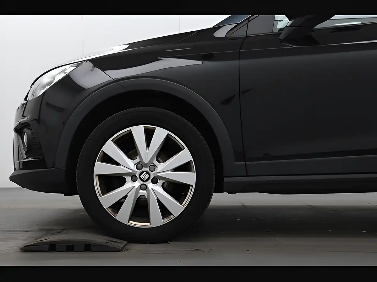 Used 2018 SEAT Arona Se Technology Black - Interior and Exterior details 8