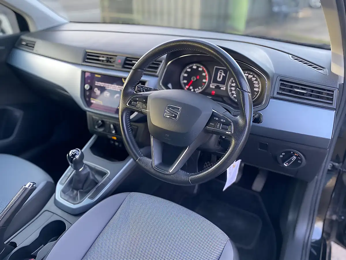Used 2018 SEAT Arona Se Technology Black - Interior and Exterior details 13