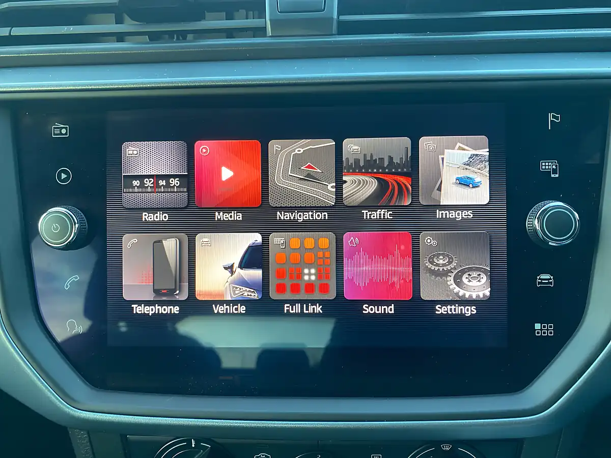 Used 2018 SEAT Arona Se Technology Black - Interior and Exterior details 7