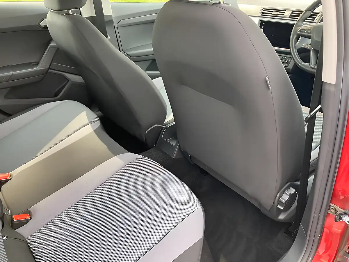 Used 2018 SEAT Arona Se Technology Lux Red - Interior and Exterior details 11