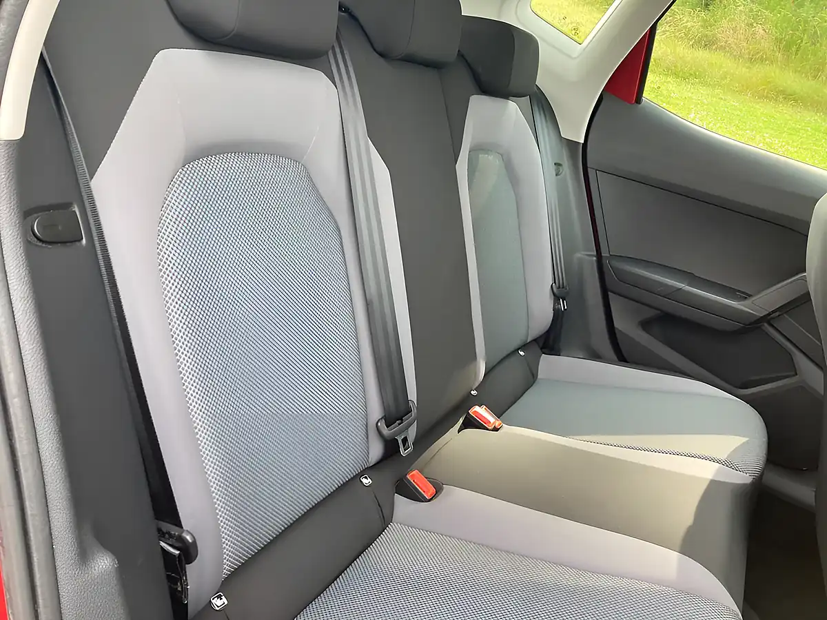 Used 2018 SEAT Arona Se Technology Lux Red - Interior and Exterior details 12