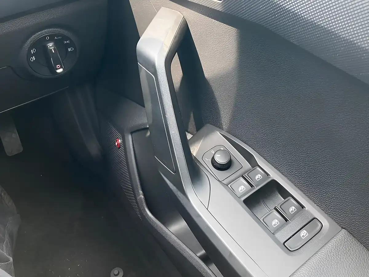 Used 2018 SEAT Arona Se Technology Lux Red - Interior and Exterior details 19