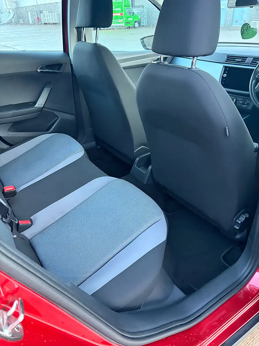 Used 2018 SEAT Arona Se Technology Lux Red - Interior and Exterior details 8