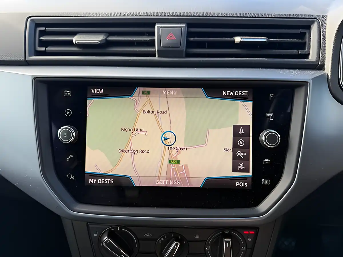 Used 2018 SEAT Arona Se Technology Lux Silver - Interior and Exterior details 2
