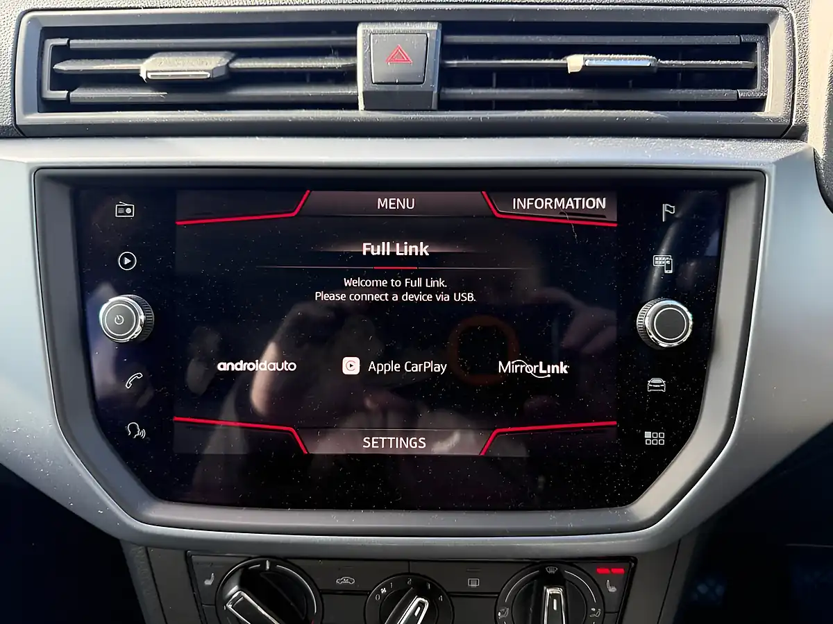Used 2018 SEAT Arona Se Technology Lux Silver - Interior and Exterior details 3