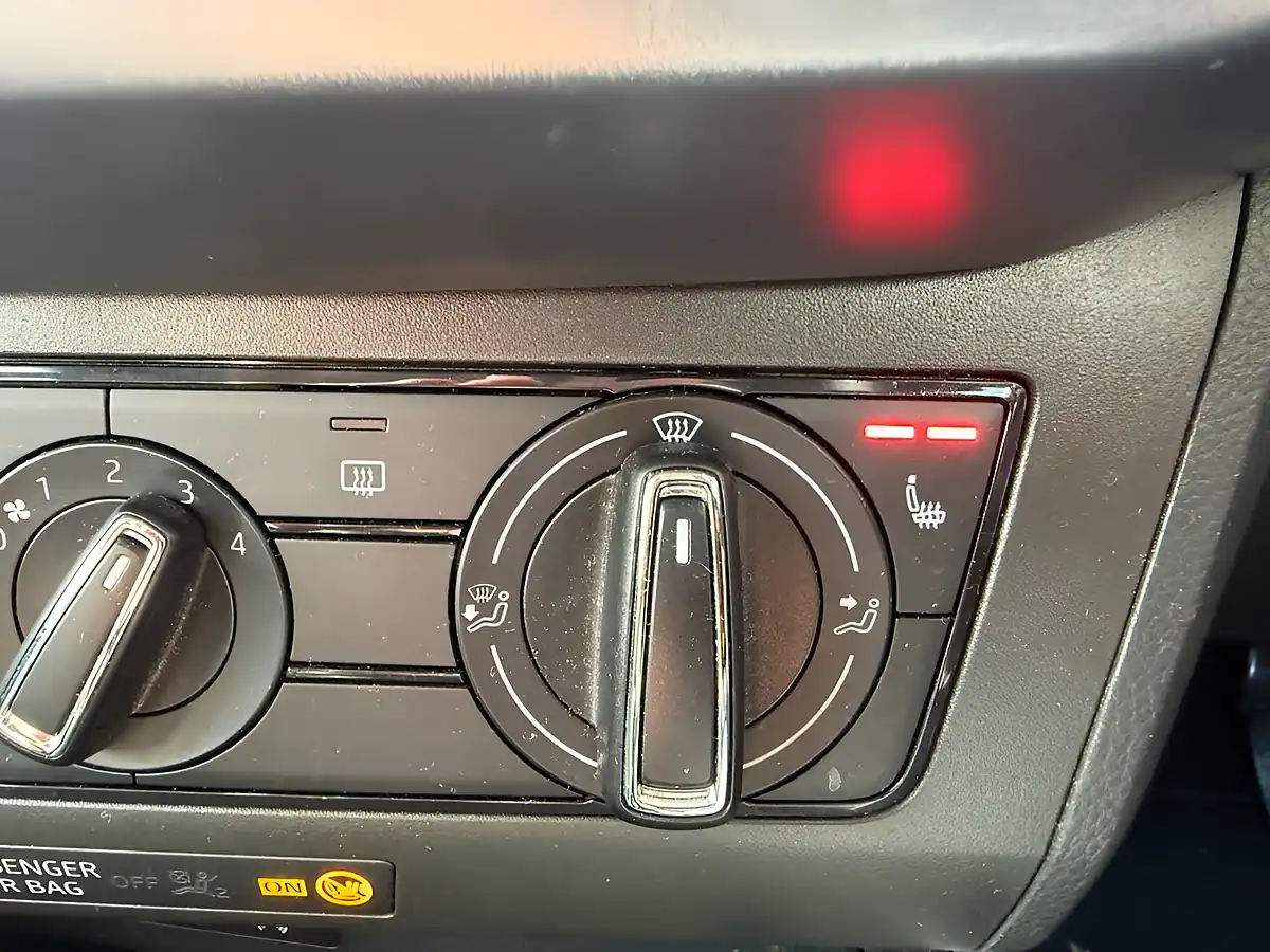 Used 2018 SEAT Arona Se Technology Lux Silver - Interior and Exterior details 4